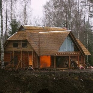 2005. gada novembris, viesu nams tapšanas stadijā